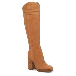 Jennifer Lopez Tan Heeled Boots with Classic Silhouette